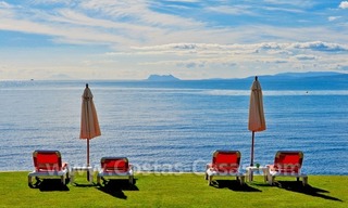 Bargain luxury penthouse apartment for sale, exclusive beachfront complex, New Golden Mile, Marbella - Estepona 11
