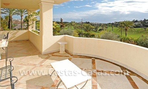 Spacious luxury apartment for sale in Nueva Andalucia, Marbella 