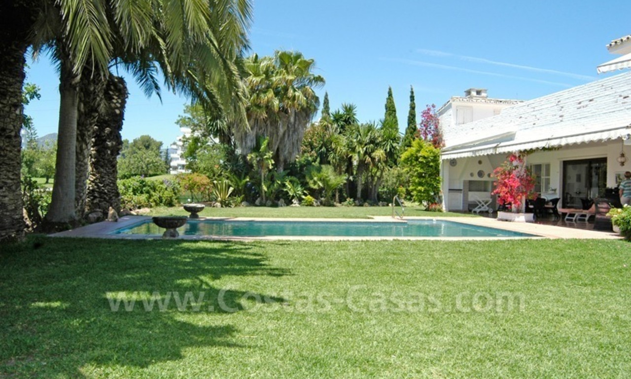 Frontline golf villa for sale in Marbella 3