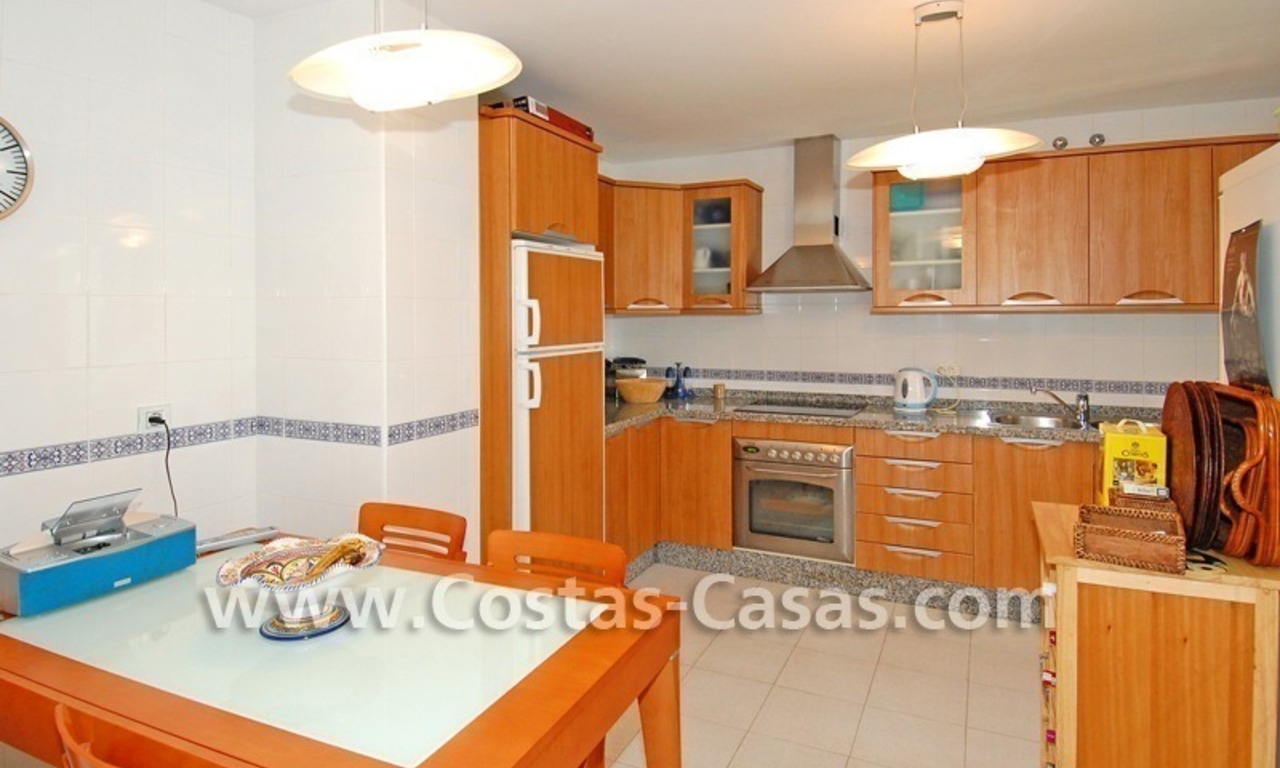 Bargain apartment to buy on beachfront complex in Marbella 4