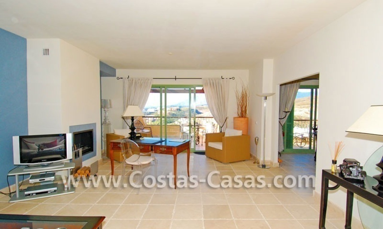 Luxury golf penthouse apartment for sale in a golf resort, Benahavis - Marbella 10