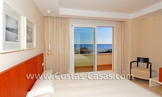 Luxury front line beach apartment for sale in an exclusive beachfront complex, New Golden Mile, Marbella - Estepona 15