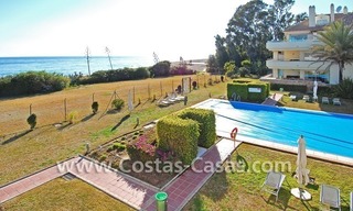 Luxury front line beach apartment for sale in an exclusive beachfront complex, New Golden Mile, Marbella - Estepona 6