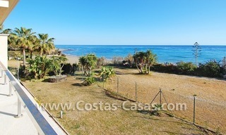 Luxury front line beach apartment for sale in an exclusive beachfront complex, New Golden Mile, Marbella - Estepona 3