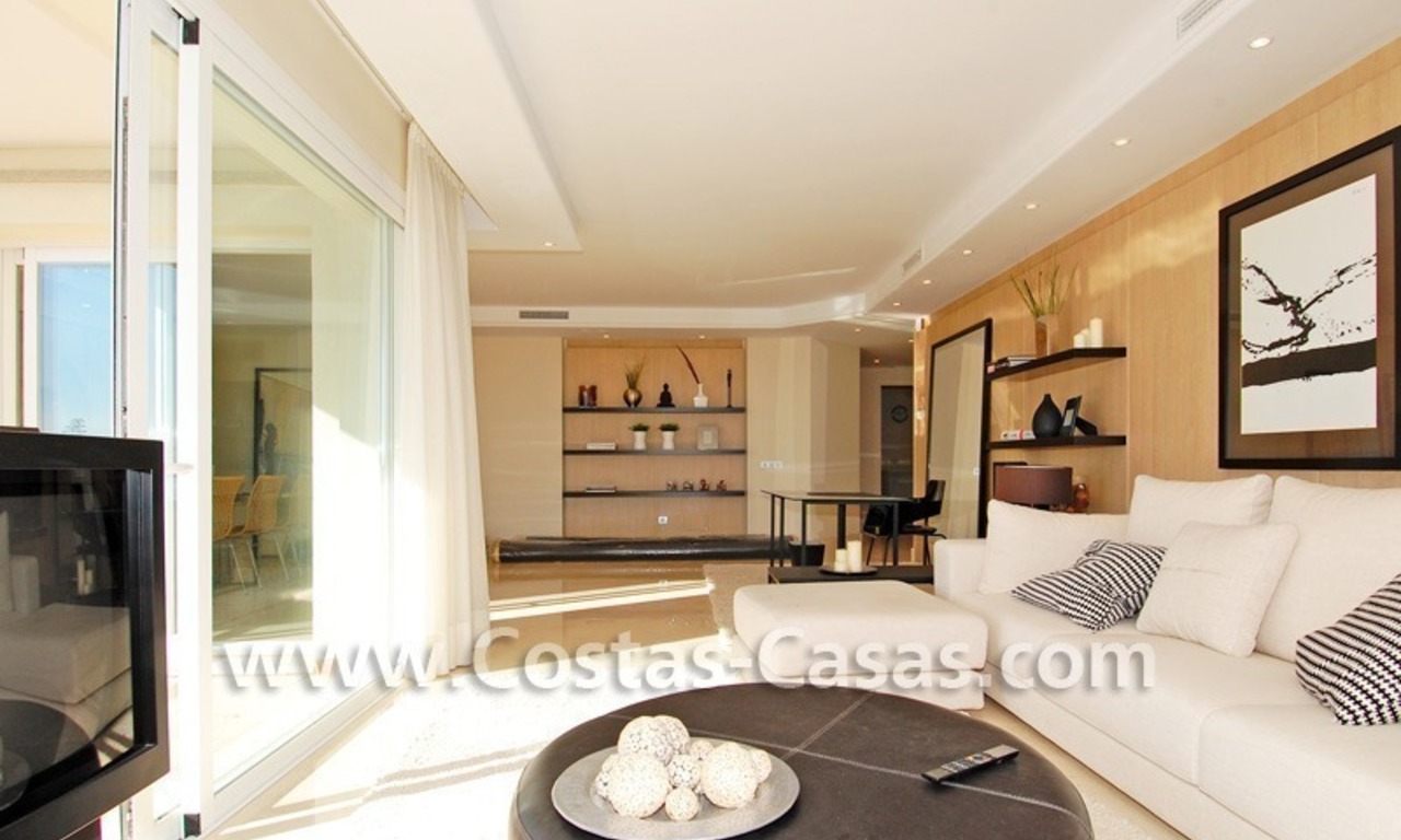 Luxury front line beach apartment for sale in an exclusive beachfront complex, New Golden Mile, Marbella - Estepona 10