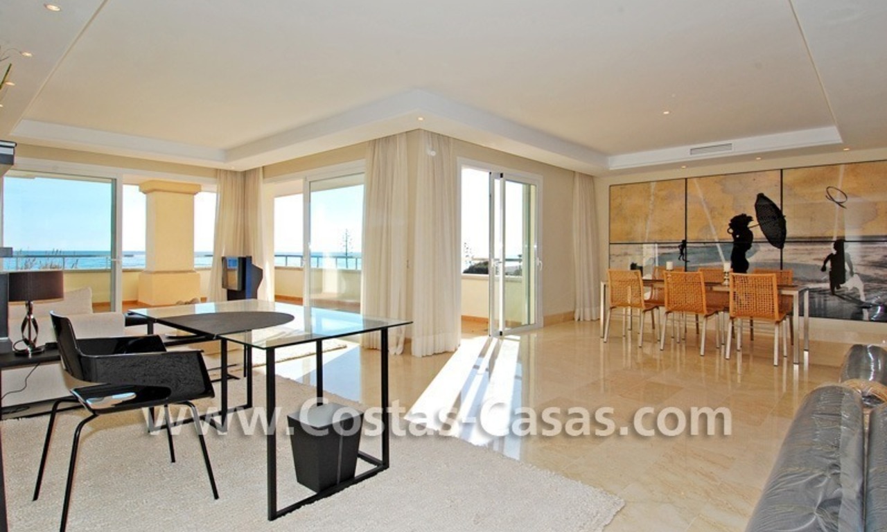 Luxury front line beach apartment for sale in an exclusive beachfront complex, New Golden Mile, Marbella - Estepona 9