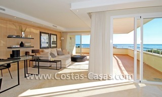 Luxury front line beach apartment for sale in an exclusive beachfront complex, New Golden Mile, Marbella - Estepona 7
