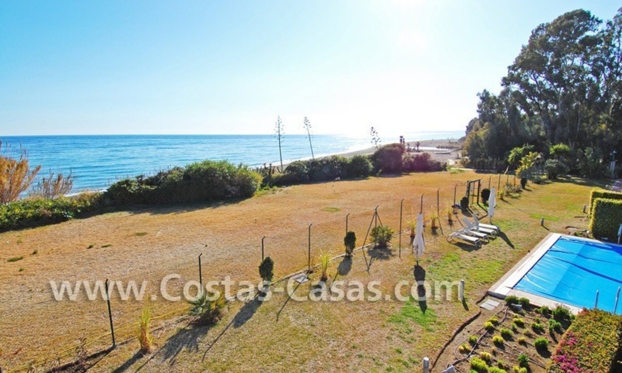 Luxury front line beach apartment for sale in an exclusive beachfront complex, New Golden Mile, Marbella - Estepona 5