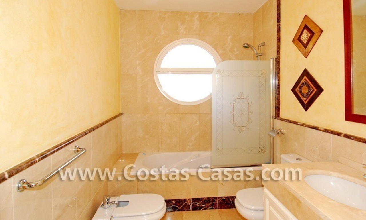 Cozy villa to buy in East of Marbella 22