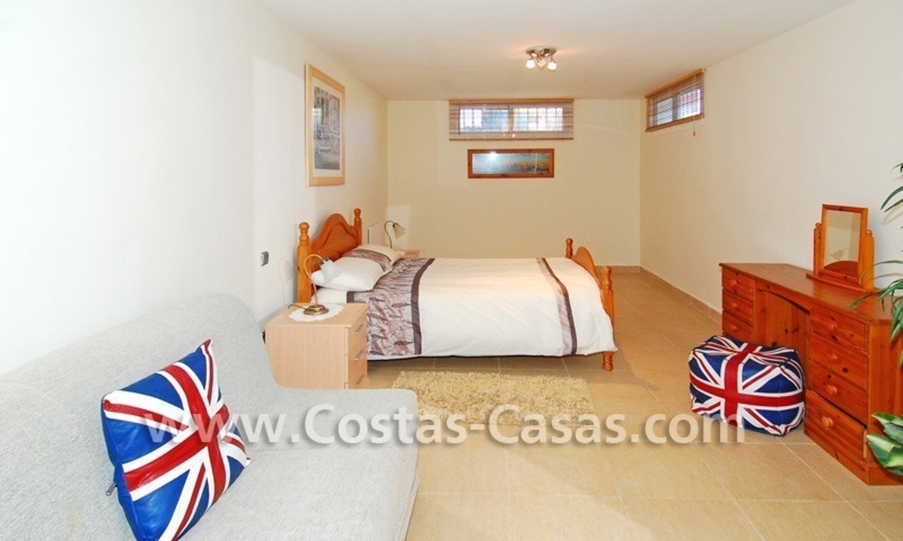 Cozy villa to buy in East of Marbella 16