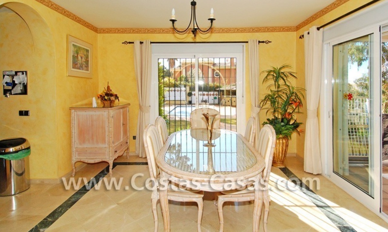 Cozy villa to buy in East of Marbella 11
