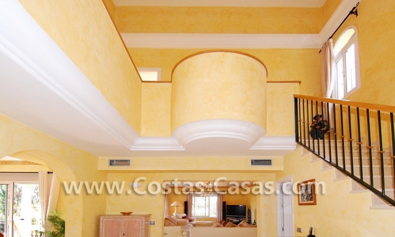 Cozy villa to buy in East of Marbella 9