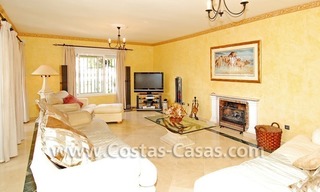 Cozy villa to buy in East of Marbella 10