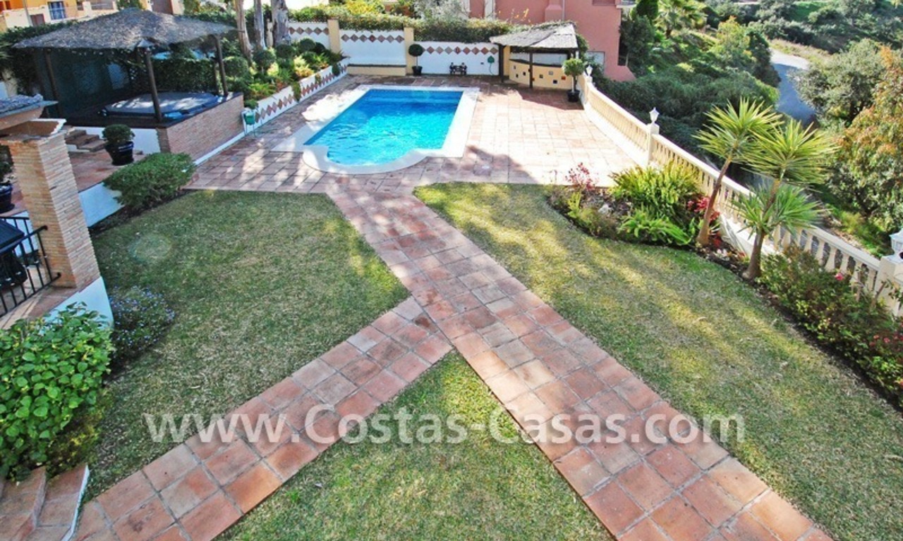 Cozy villa to buy in East of Marbella 4