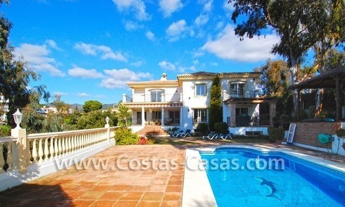 Cozy villa to buy in East of Marbella 