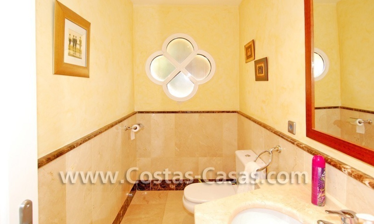 Cozy villa to buy in East of Marbella 13