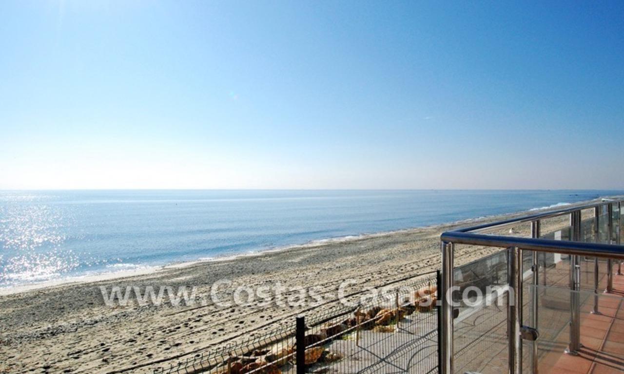 Frontline beach detached villa for sale on gated beachfront complex, Marbella - Estepona 6