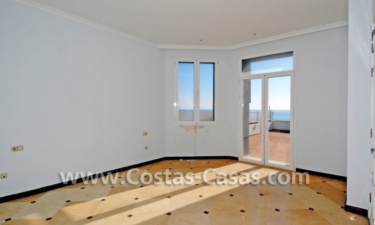 Frontline beach detached villa for sale on gated beachfront complex, Marbella - Estepona 17