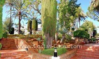 Frontline beach detached villa for sale on gated beachfront complex, Marbella - Estepona 26