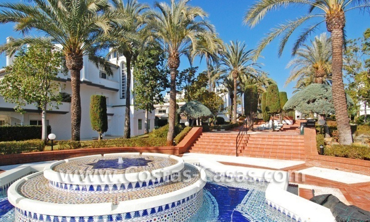 Frontline beach detached villa for sale on gated beachfront complex, Marbella - Estepona 30