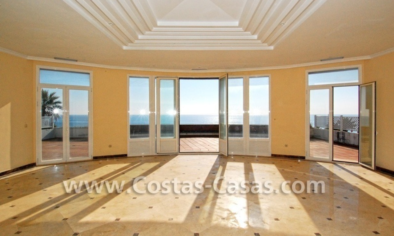 Frontline beach detached villa for sale on gated beachfront complex, Marbella - Estepona 13