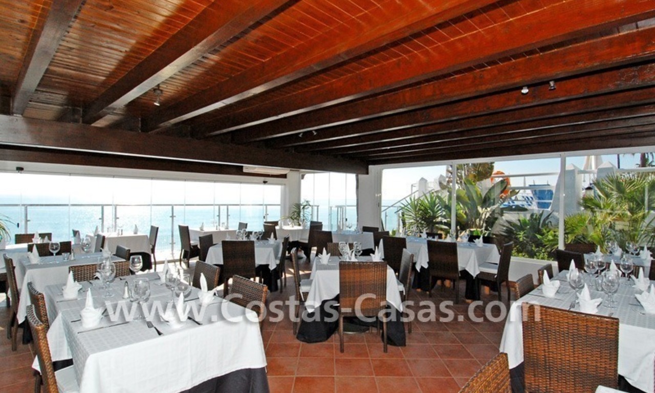 Frontline beach detached villa for sale on gated beachfront complex, Marbella - Estepona 24