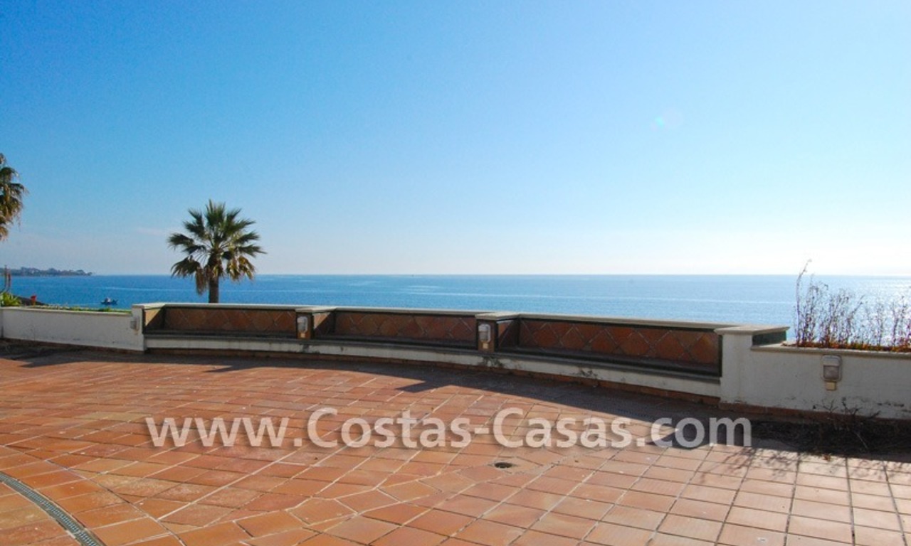 Frontline beach detached villa for sale on gated beachfront complex, Marbella - Estepona 31