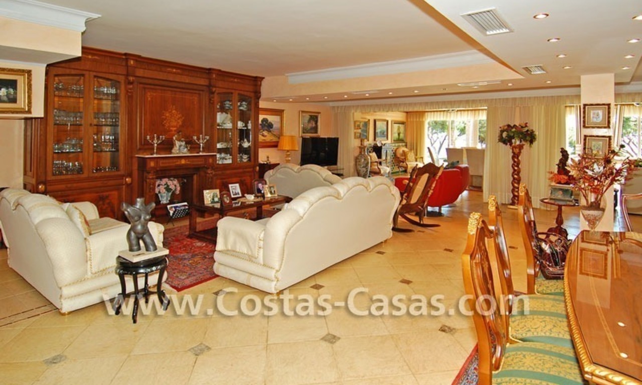 Front line marina villa for sale in Marbella 9