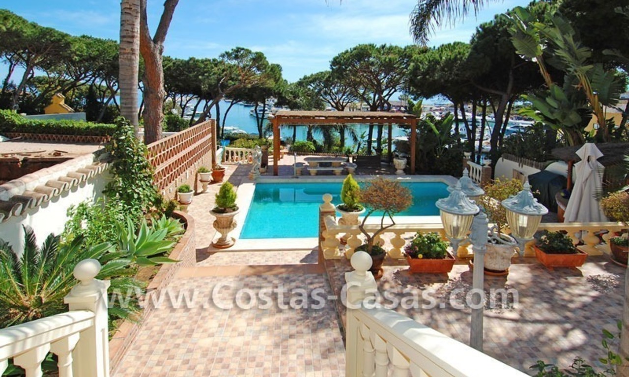Front line marina villa for sale in Marbella 3