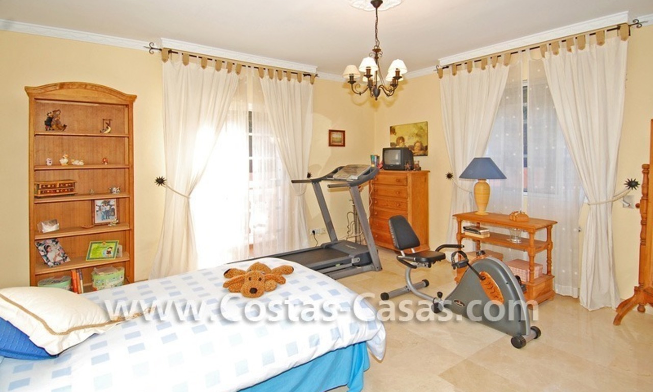 Urgent sale! Andalusian styled villa to buy in Nueva Andalucia - Marbella 18