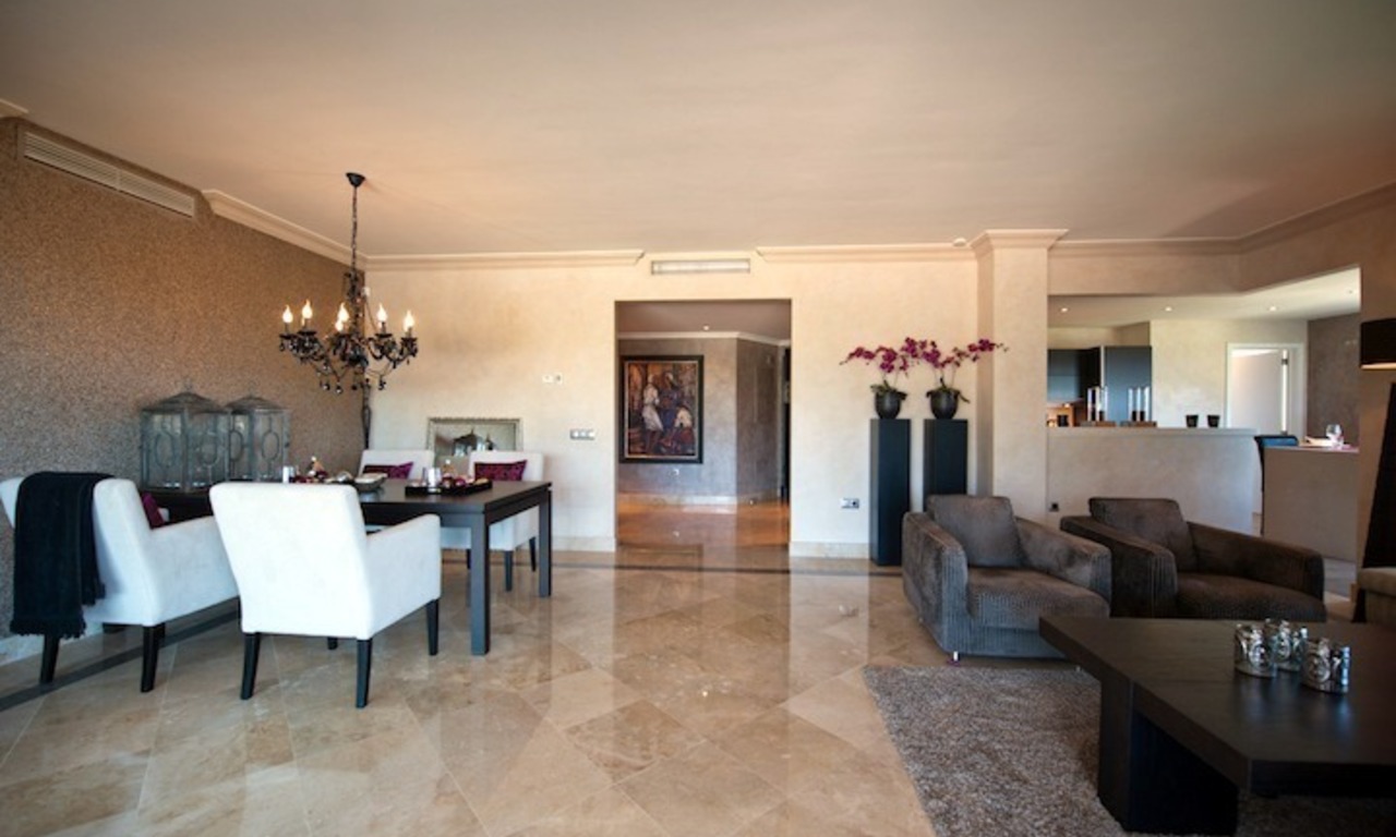Large luxury apartment for sale on golf resort in the area of Marbella – Benahavis – Estepona 14