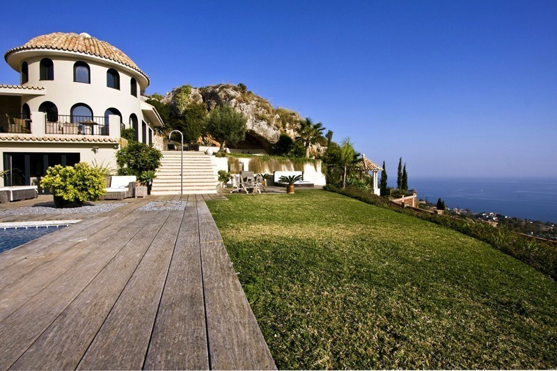 Modern luxury villa for sale in Benalmadena, Costa del Sol