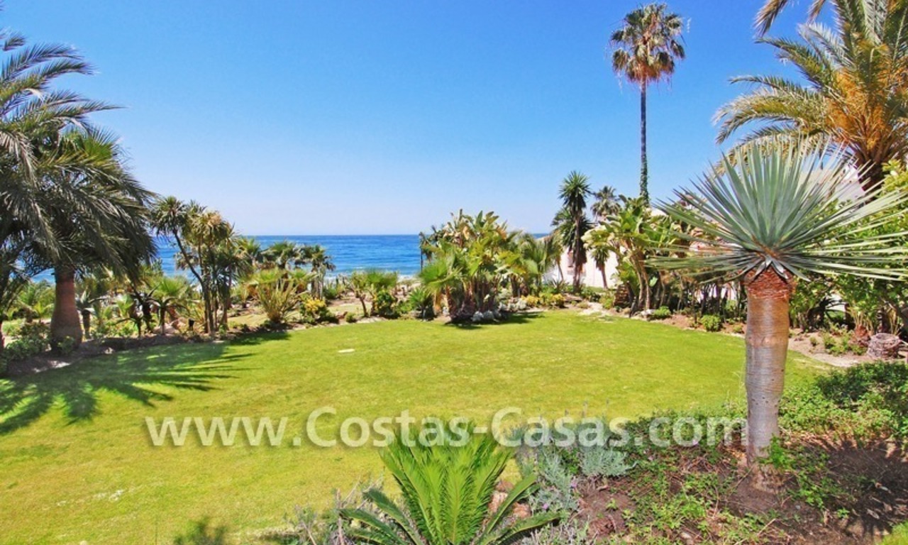 Exclusive frontline beach apartment for sale, Estepona - Marbella 11