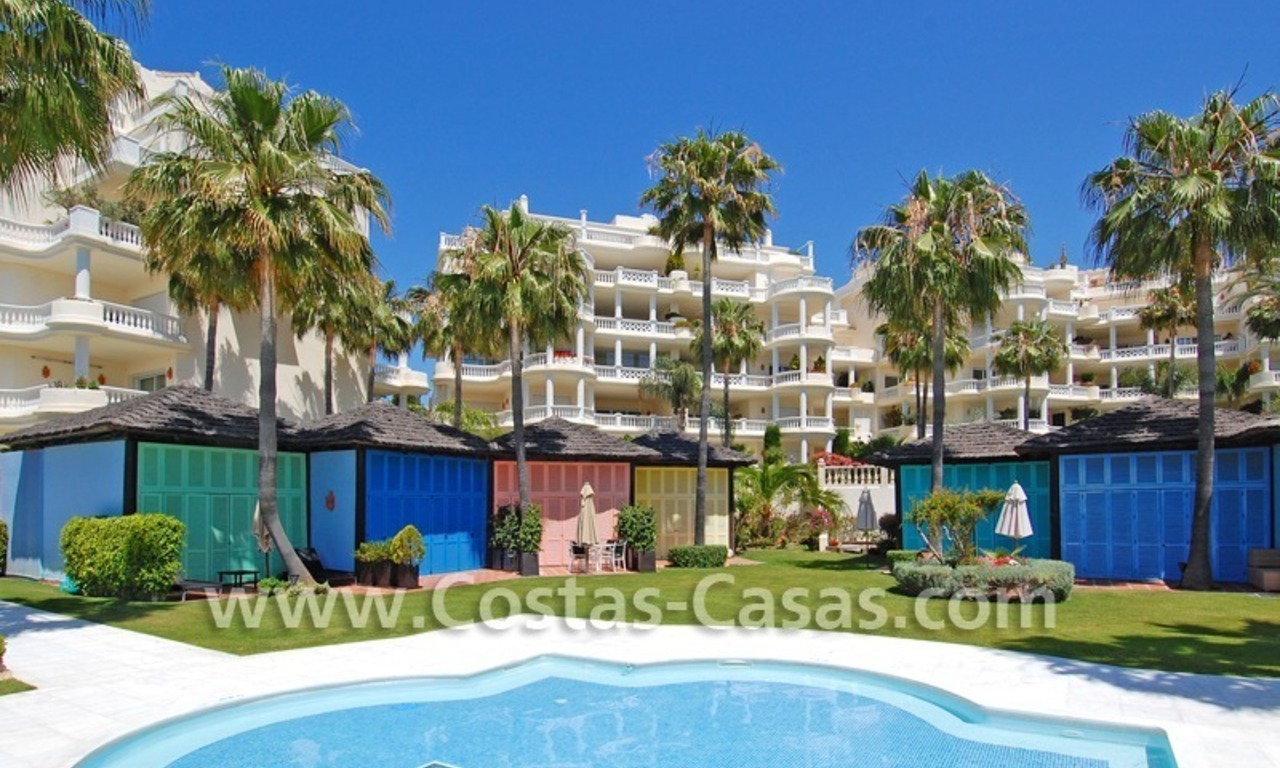 Exclusive frontline beach apartment for sale, Estepona - Marbella 6