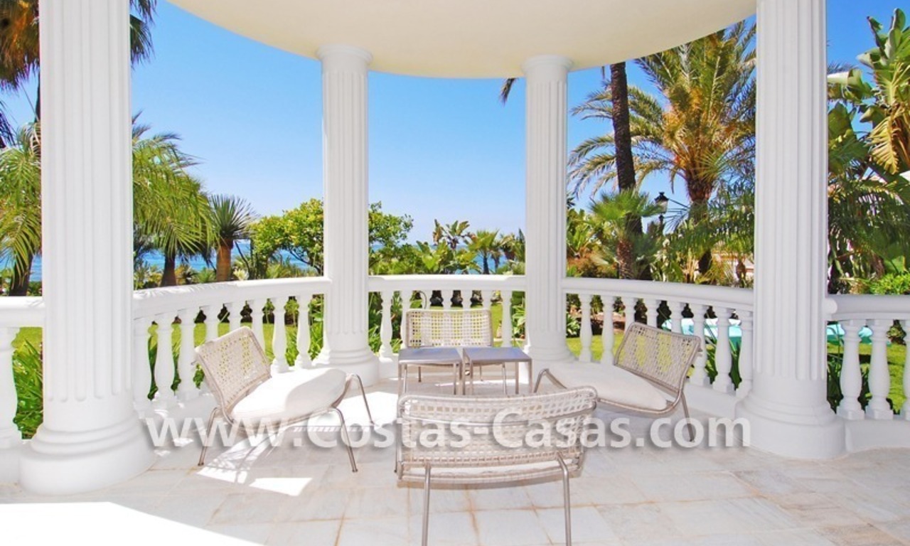 Exclusive frontline beach apartment for sale, Estepona - Marbella 16