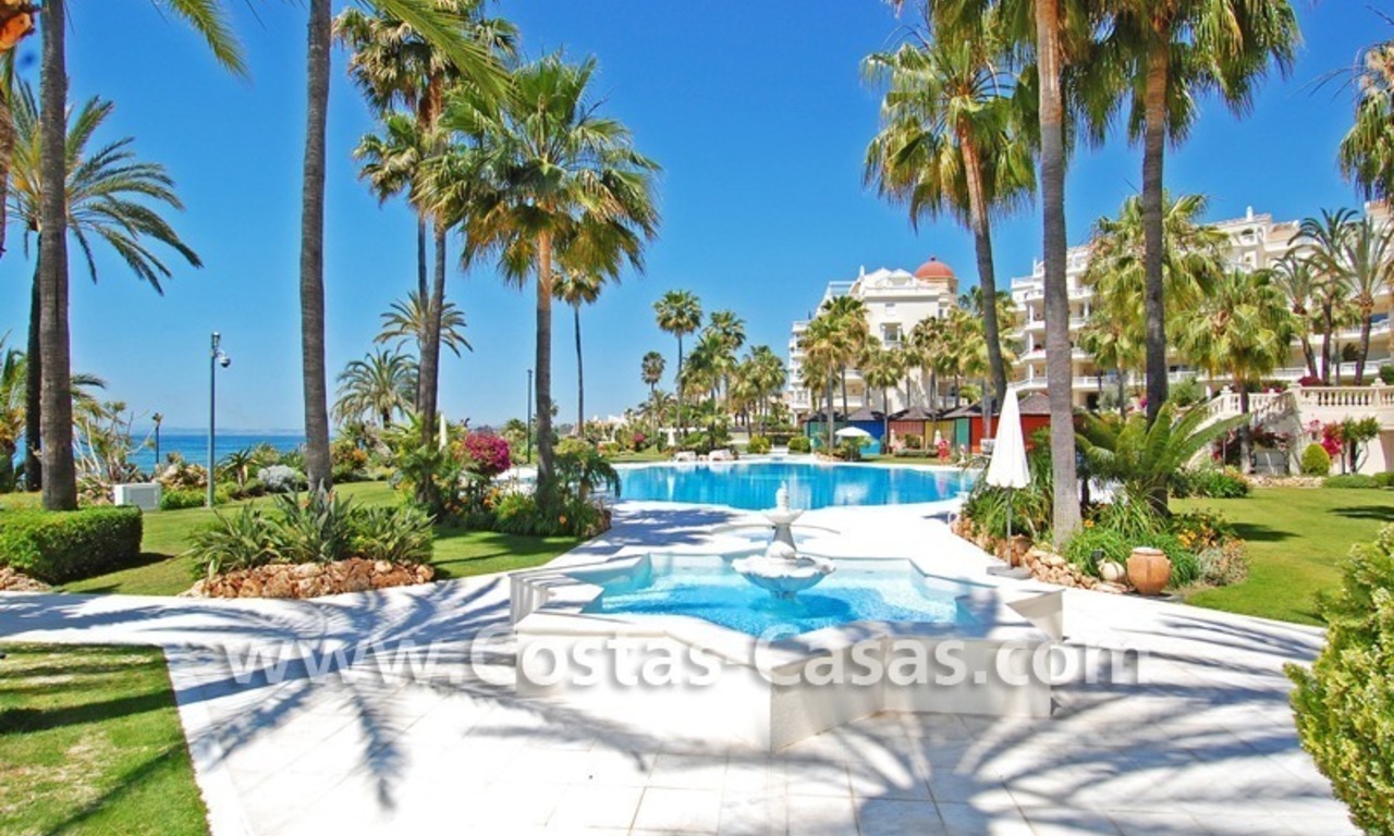Exclusive beachfront apartment for sale, New Golden Mile, Marbella - Estepona 24