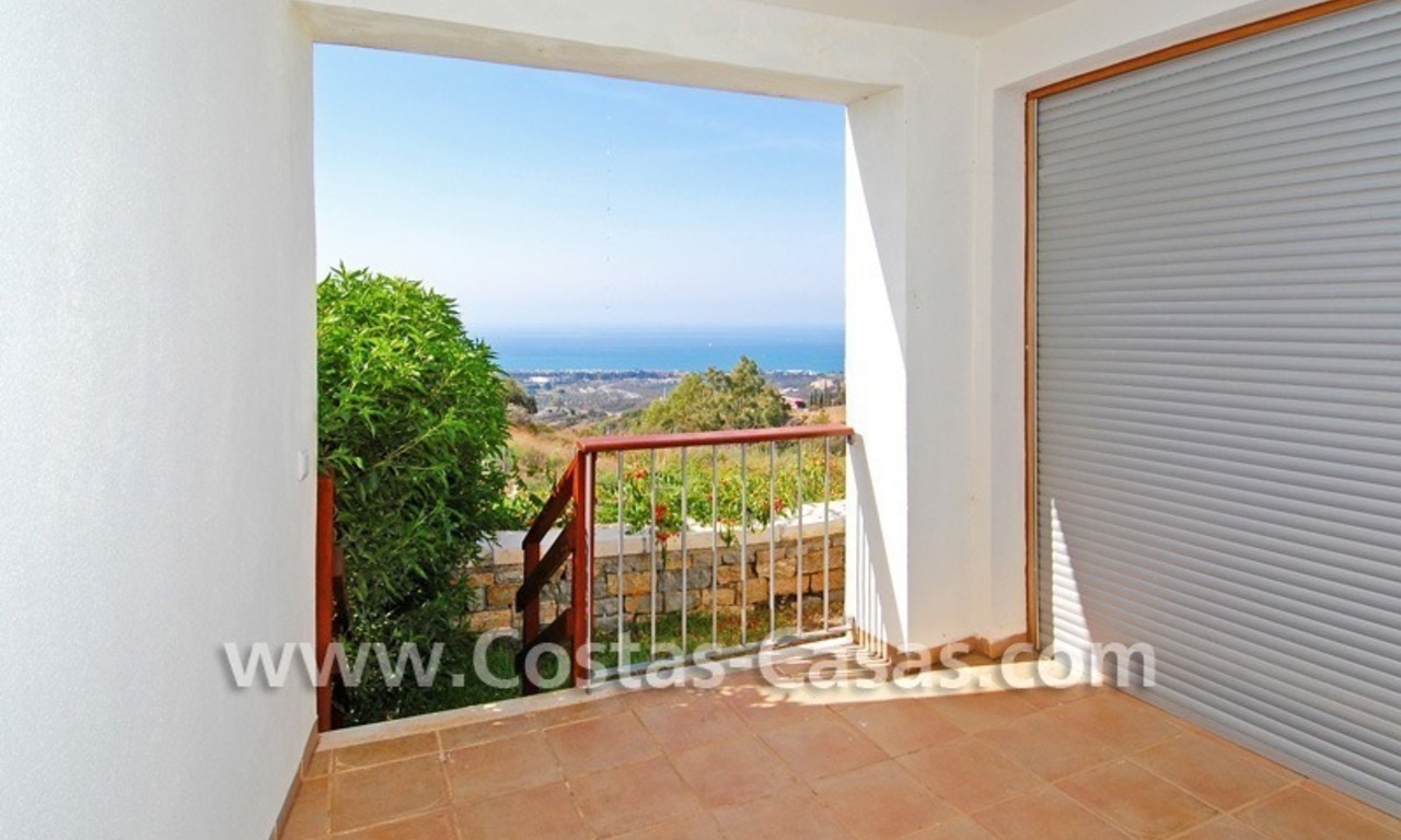 Modern style luxury apartment for holiday rent in Marbella 11
