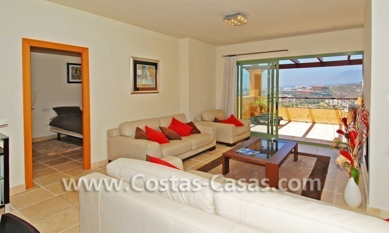 Bargain luxury golf penthouse apartment to buy in a golf resort, Benahavis - Estepona - Marbella 4