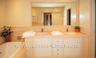 Luxury apartment to buy in a beachfront complex, New Golden Mile, Marbella - Estepona 10