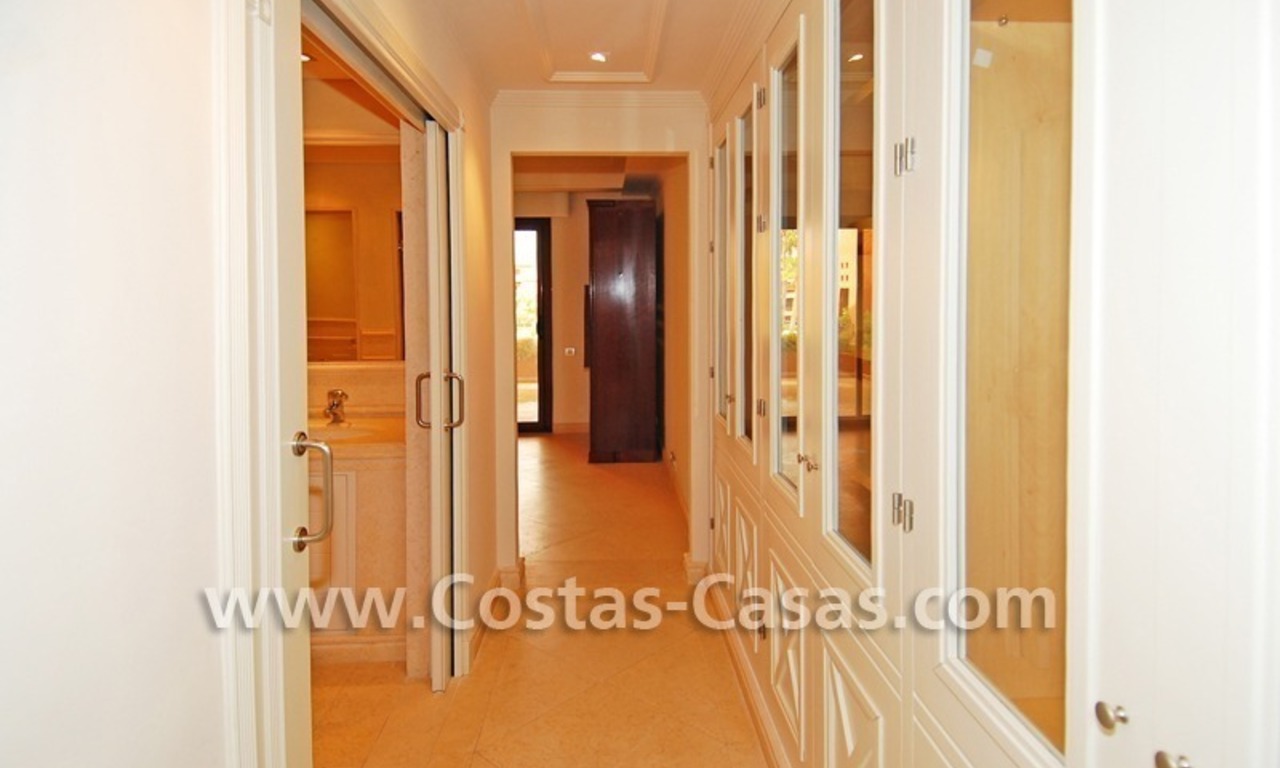Luxury apartment to buy in a beachfront complex, New Golden Mile, Marbella - Estepona 8