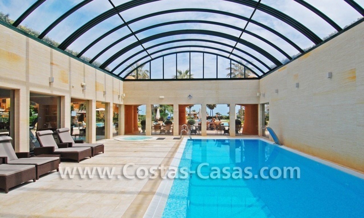 Luxury apartment to buy in a beachfront complex, New Golden Mile, Marbella - Estepona 18