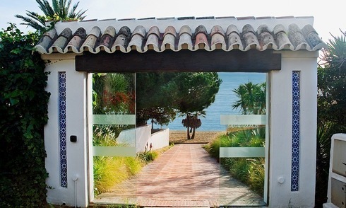 Beachfront luxury apartment for sale in Puerto Banus – Marbella 