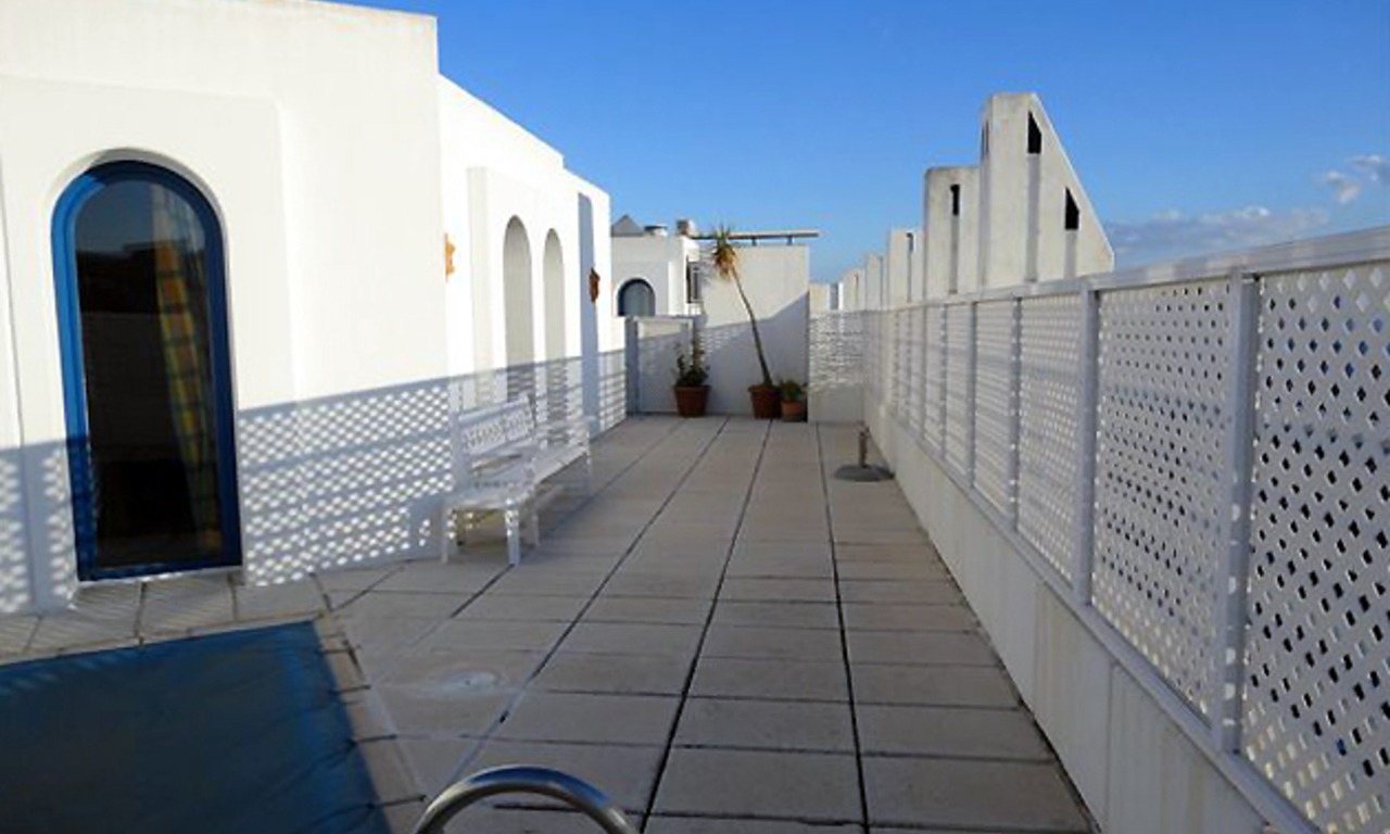 Bargain penthouse for sale, second line beach, Marbella centre 15