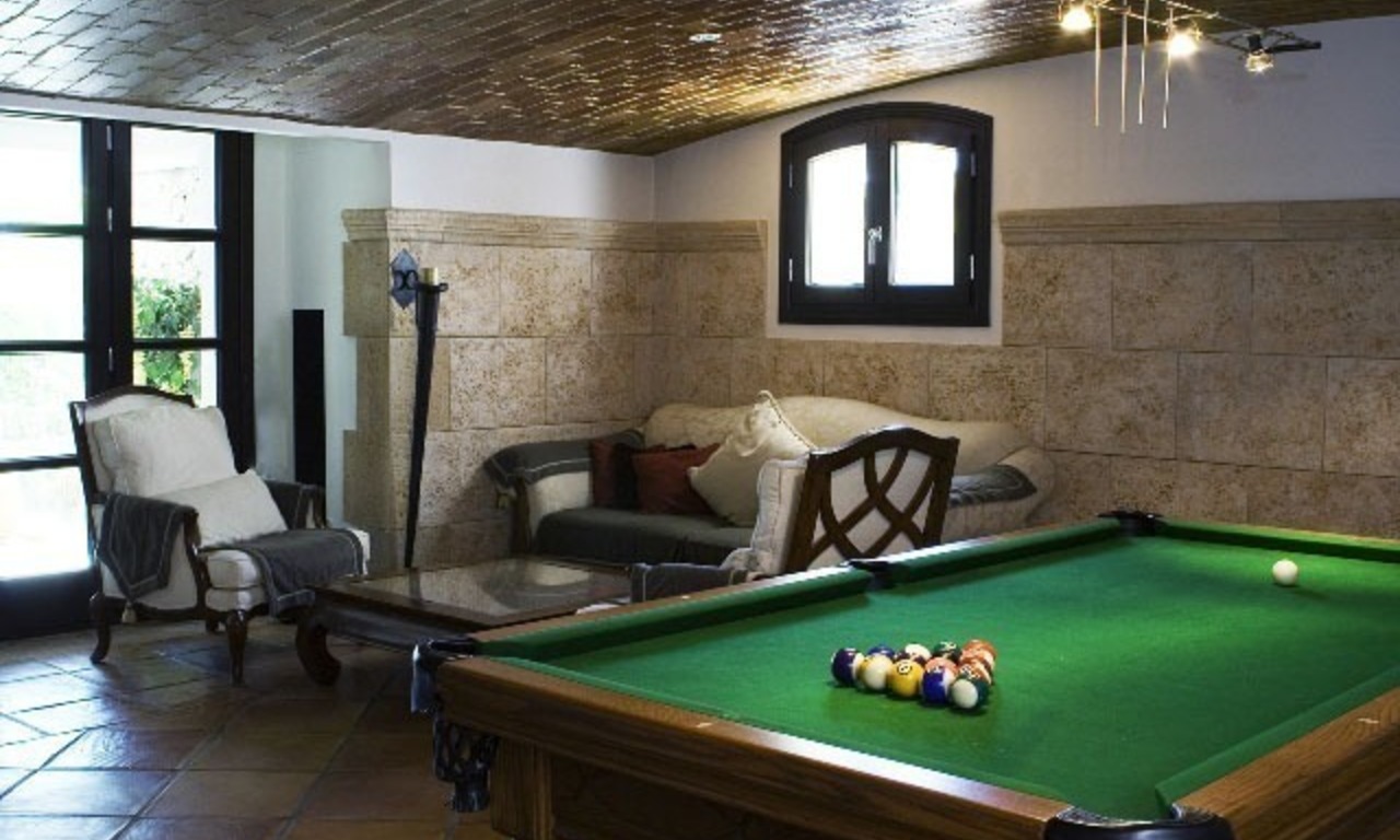 Luxury villa for sale in an exclusive golf resort in the area of Marbella - Benahavis 15