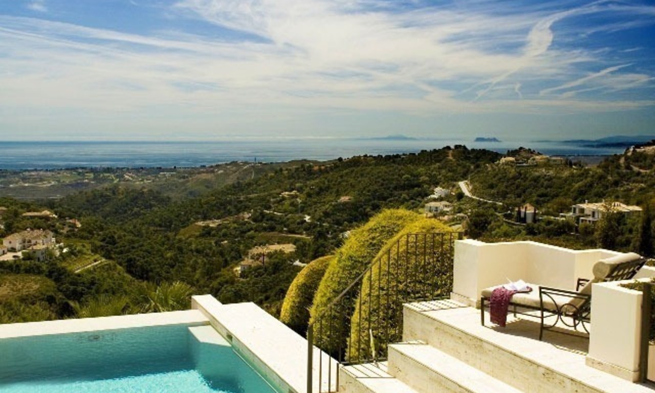 Luxury villa for sale in an exclusive golf resort in the area of Marbella - Benahavis 0