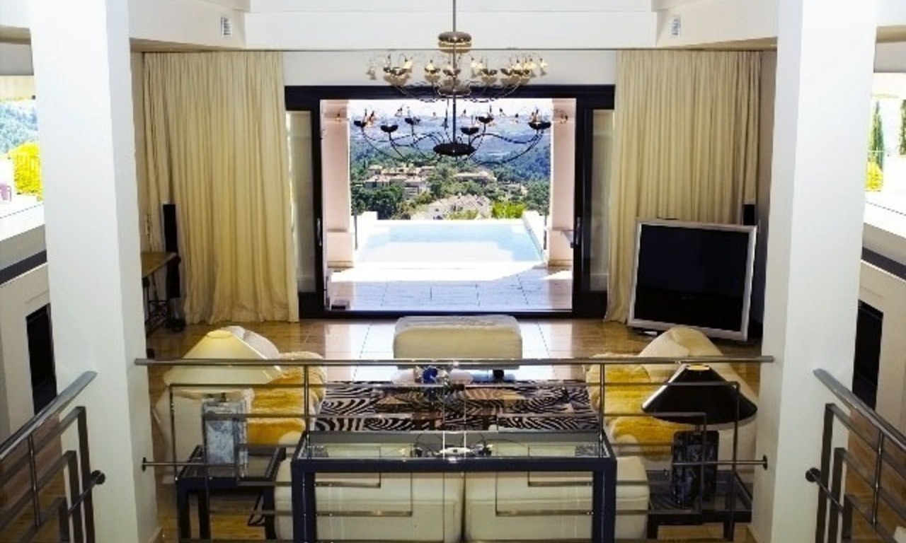 Luxury villa for sale in an exclusive golf resort in the area of Marbella - Benahavis 3