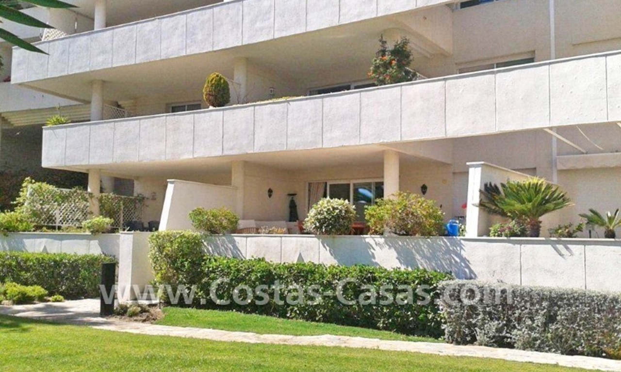 Frontline beach apartment for sale in a beachfront apartment complex, New Golden Mile, Marbella - Estepona 8