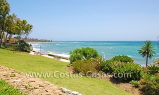 Frontline beach apartment for sale in a beachfront apartment complex, New Golden Mile, Marbella - Estepona 4