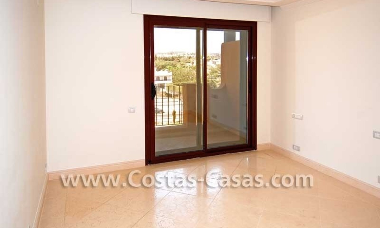 Luxury apartment for sale in a first line beach complex, New Golden Mile, Marbella - Estepona 10