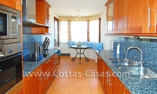 Beachside luxury penthouse apartment to buy in Marbella 13